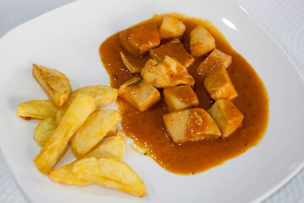 gastronomía-andaluza-patatas-con-choco